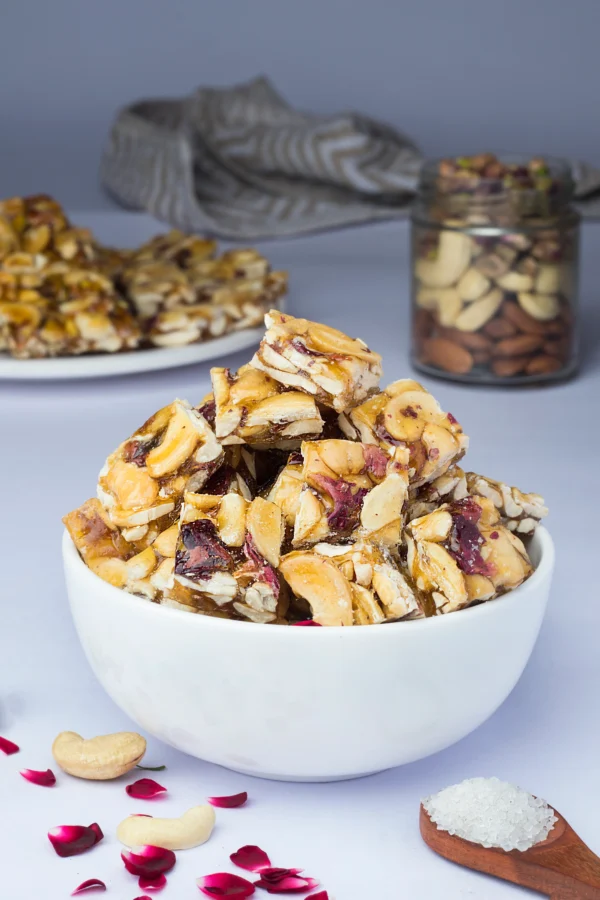 3806_roshan-chikki-kaju-almond-1.webp 3806_roshan-chikki-kaju-almond-1.webp