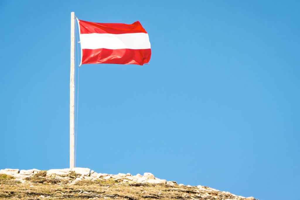 89600320_red-&-white